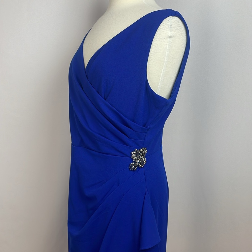 SLNY Slimming Long Ruched Gown with Ruffle - Picture 5 of 11